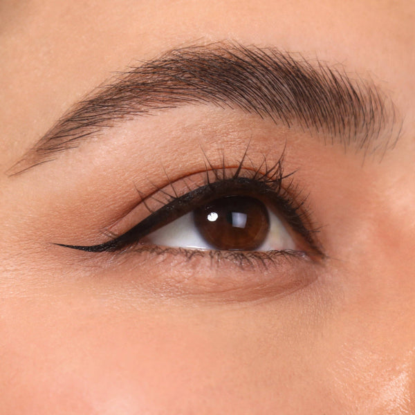 Angled Liquid Liner (001, Black)