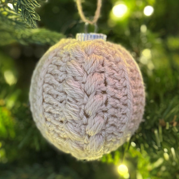 Christmas Bauble - cable stitch