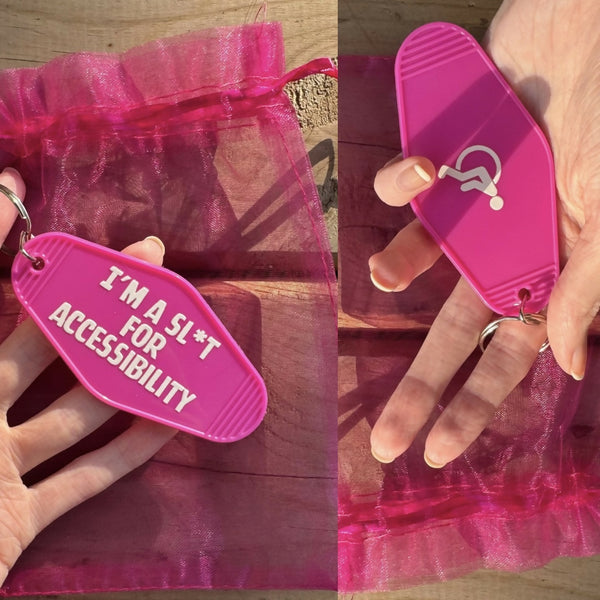 Je suis une salope pour un porte-clés de motel accessible