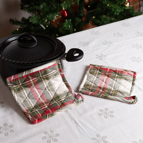 Fabstyles Christmas Celebration Plaid Potholders (Set of 2)