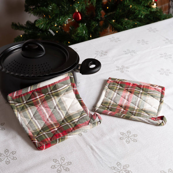 Fabstyles Christmas Celebration Plaid Potholders (Set of 2)