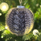Christmas Bauble - cable stitch 