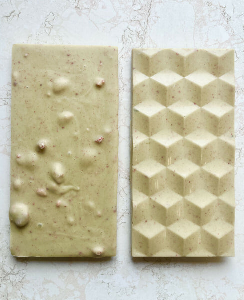 Barre de chocolat blanc, fraise et matcha